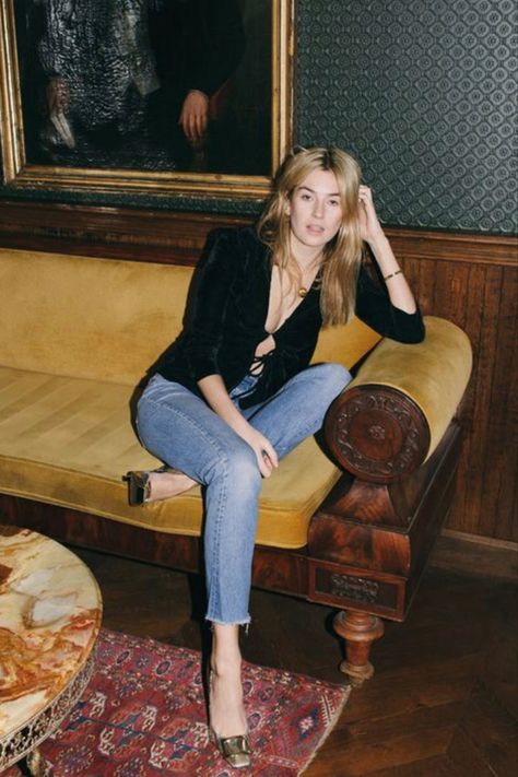 Causal Night Out Outfits, Roger Vivier Shoes Outfit, French Influencers, Camille Charriere Style, Leandra Cohen, Caroline Daur, Camille Charriere, Roger Vivier Shoes, Style Parisienne