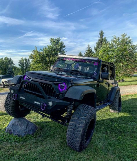 Black Jeep Wrangler With Purple Accents, Jeep Wrangler Purple Accents, Black Jeep Wrangler Accent Colors, Purple Keep Wrangler, Jeep Wrangler Purple Interior, Purple Jeep Aesthetic, Purple Jeep Wrangler Accessories, Black And Purple Jeep Wrangler, Black Jeep With Purple Accents