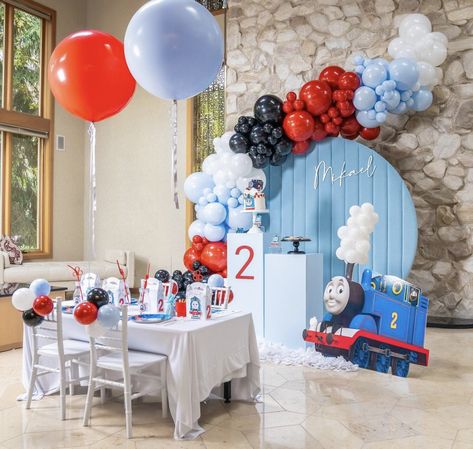 Thomas And Friends Party Decorations, Train Birthday Party Balloons, Thomas Train Theme Birthday Party, Thomas Birthday Party Decorations, Thomas Balloon Decoration, Train Theme Photo Shoot, Thomas The Train Balloon Garland, Thomas Themed Birthday Party, Thomas The Train First Birthday Party