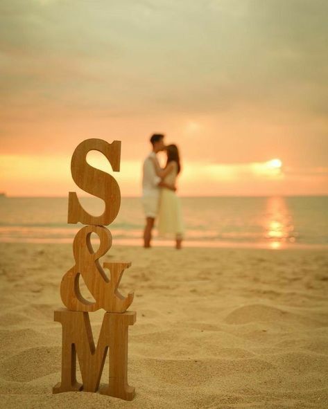 Pre Wedding Photoshoot Props, Diy Beach Wedding, Futurisme Retro, Pre Wedding Photoshoot Outfit, Photo Backdrop Wedding, Wedding Photoshoot Props, Pre Wedding Shoot Ideas, Pre Wedding Photoshoot Outdoor, Wedding Photoshoot Poses