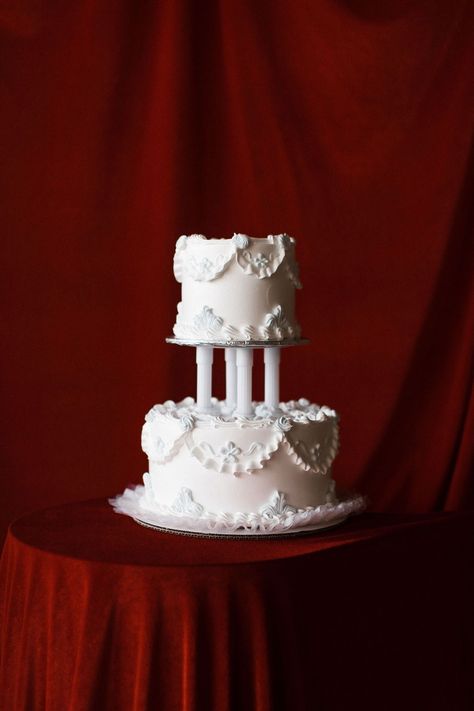 ceremony, cake & florals: Sure Thing Chapel #lasvegas #lasvegaswedding #lasvegaselopement #weddinginspiration #elopement #elope #elopementinspiration #destinationwedding #weddingdressinspiration Elvis Wedding Cake, Elvis Inspired Wedding, 1960s Wedding Cake, Wedding Cales, Cake Florals, Nontraditional Bride, Elvis Wedding, Sure Thing Chapel, Ceremony Florals