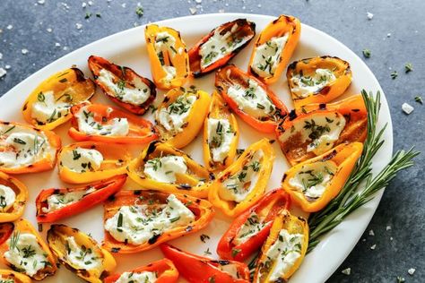 Grilled Mini Sweet Peppers with Goat Cheese by Brenda Peppers With Goat Cheese, Shake Recipes Healthy, Sommer Mad, Mini Sweet Peppers, Grilled Peppers, Goat Cheese Recipes, Sweet Peppers, Rachel Ray, Think Food