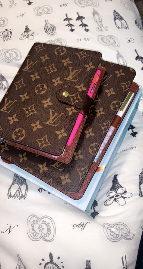 Louis Vuitton Outfits, Louis Vuitton Planner, Lv Agenda, Aesthetic Era, Apple Ipad Case, Louis Vuitton Agenda, Office Planners, Journals & Planners, Planner Design