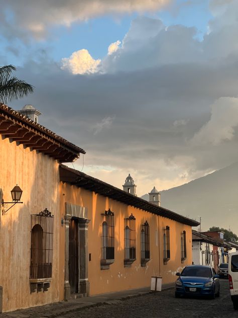 Antigua Guatemala Aesthetic, Corridos Playlist Cover, City View Aesthetic, Ecuador Aesthetic, Guatemala Aesthetic, Nice City, View Aesthetic, Latin America Travel, Hispanic Culture