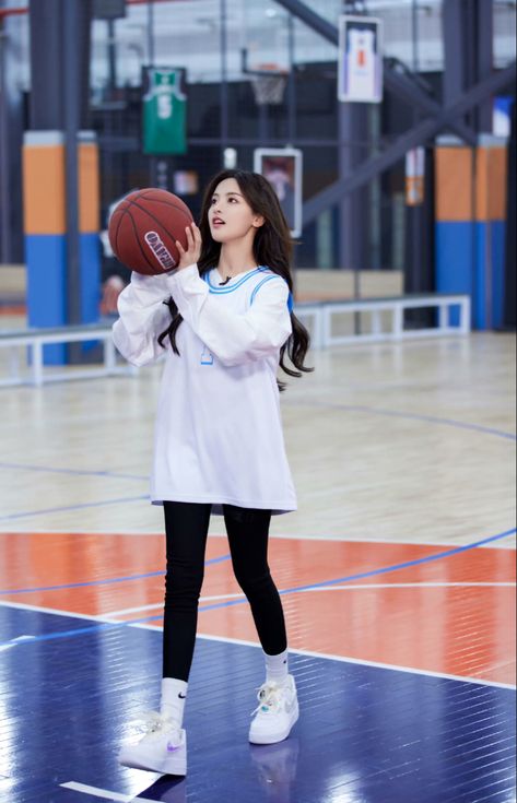 School Uniform Fashion, Fancy Suit, Basketball Clothes, Female Pose Reference, Sports Shorts Women, Stylish Party Dresses, Basketball Girls, Cute Comfy Outfits, Sporty Outfits