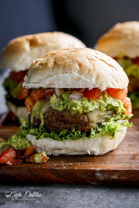 Unique Burger Recipes, Guacamole Burger, Carne Asada Recipes, Superbowl Game, Cafe Delites, Grilled Beef, Burgers Sandwiches, Turkey Burgers, Carne Asada