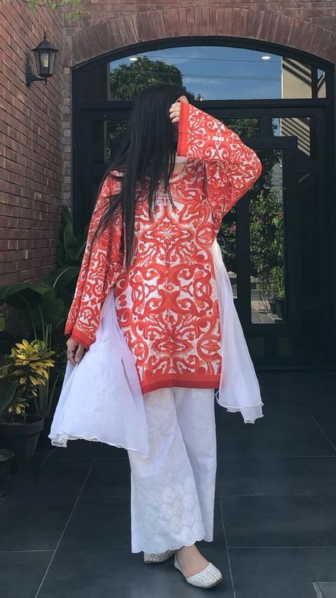 Couples Jewellery, Style Outfits Summer, Trending Summer Nails, Summer Vibes Aesthetic, Simple Dress Casual, Pakistani Fashion Casual, Wedding Mehndi, Stylish Short Dresses, Desi Fashion Casual