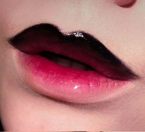 Vampires Kiss, Draculaura Makeup, Halloween Lip Makeup, Lip Makeup Ideas, Vamp Aesthetic, Monster High Makeup, Draculaura Aesthetic, Vampire Bride, Vampire Makeup