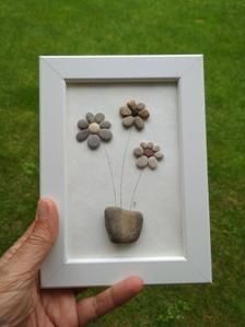 Stone Art Diy, Beach Rock Art, Pebbles Art, Stone Pictures Pebble Art, River Pebbles, Pebble Art Family, Diy Rock Art, Rock And Pebbles, Pebble Pictures