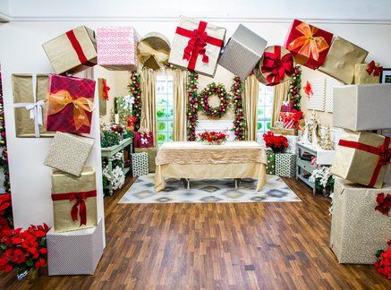 DIY PRESENT ARCH - Ken Wingard is taking plywood and turning it into a festive arch for the holidays. Present Arch, Op Background, Archway Decor, New Years Eve Ball, Christmas Arch, Diy Christmas Presents, Christmas Background Images, Christmas Apps, Background Diy