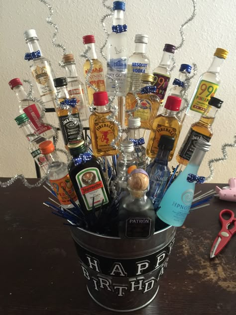 Fundraising Baskets Ideas, Diy 21st Birthday Gifts, Liquor Gift Baskets, Liquor Bouquet, Fundraiser Baskets, Candy Homemade, Liquor Gifts, Fireball Whiskey, Candy Bouquet Diy