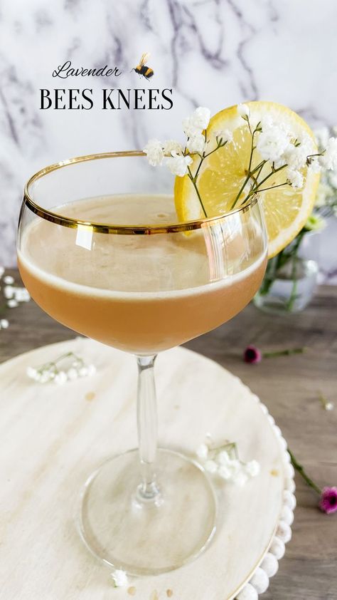 Lavender Bees Knees, Bees Knees Cocktail, Honey Cocktail, Easy To Make Cocktails, Cocktails To Try, Floral Cocktails, Lavender Honey, Shot Recipes, Whiskey Cocktails