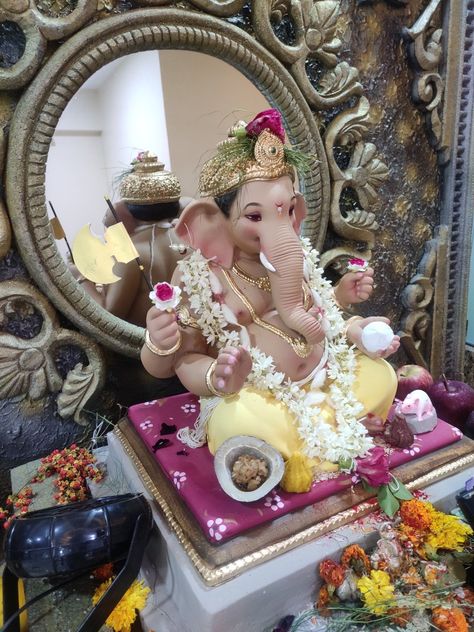 Ganapati Murti, Lord Krishna Birthday, Eco Friendly Ganpati Decoration, Ganpati Murti, Puja Decoration, गणपती बाप्पा, श्री गणेश, Krishna Birthday, Clay Ganesha