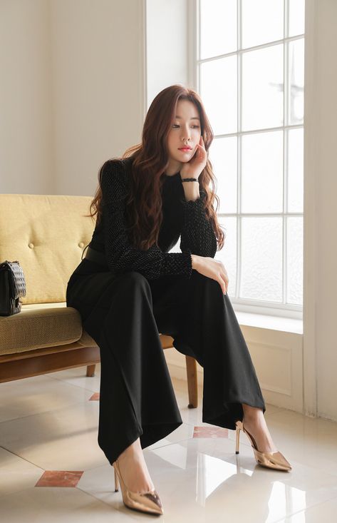 Áo Blu, Woman Suit Fashion, Korean Fashion Dress, Classy Work Outfits, Korean Girl Fashion, Stylish Work Outfits, Kpop Fashion Outfits, Formal Outfit, Suit Fashion