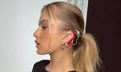 Tasha Ghouri Hair, Cochlear Implant Hairstyles, Cochlear Implant Aesthetic, Coclear Implant, Hearing Aids Aesthetic, Love Island 2022, Tasha Ghouri, Uk Tv Shows, Cochlear Implants