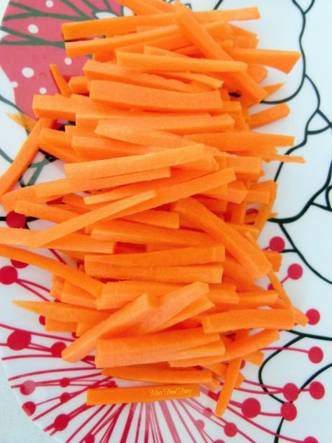 How To Julienne Carrots, How To Cut Carrots, Julienne Carrots, Julienne Vegetables, Fuel Food, Matchstick Carrots, Recipes Vegetables, Cooking Substitutions, Anime Cake