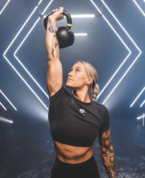 Danielle Brandon, Female Powerlifter, Female Crossfit Athletes, Fitness Shoot Ideas, Crossfit Coach, Crossfit Women, Gym Photos, Crossfit Girls, Fitness Photoshoot