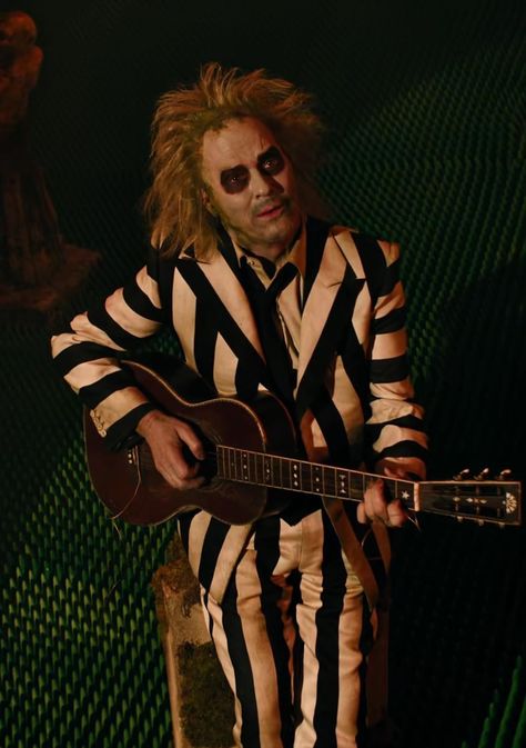 Michael Keaton Beetlejuice, Beetlejuice Characters, Beetlejuice Halloween Costume, Beetlejuice Makeup, Beetlejuice Fan Art, Beetlejuice Costume, Halloween Costume Suit, Beetlejuice Movie, Beetlejuice Halloween