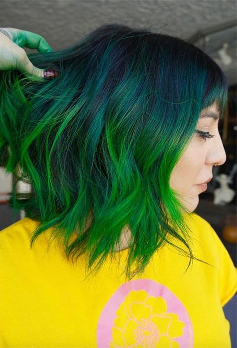 Green Hair Dye Ideas, Green Hair Color Ideas, Blue And Green Hair, Pastel Green Hair, Green Hair Color, Hair Dye Brands, Unusual Hair Colors, Neon Green Hair, Emerald Green Hair