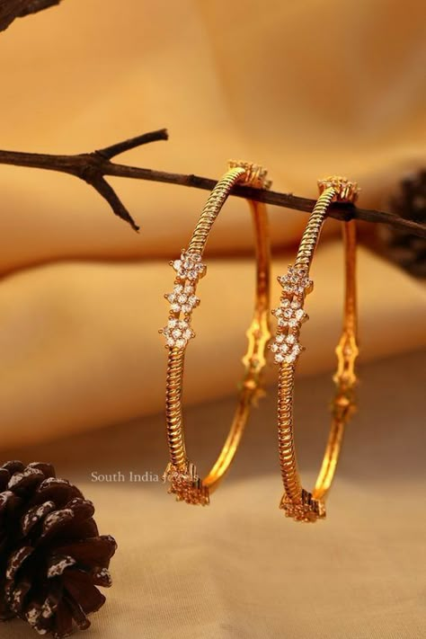 Single Line Flower, Gold Bangle Design, Simple Gold Bangle, Traditional Bangles, Bangle Design, Gold Bangles For Women, Black Beads Mangalsutra Design, Diamond Bangles, Diamond Bracelet Design