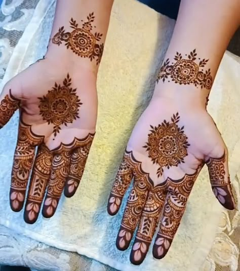 Mendhi Degines, Inai Design, Mehendi Unique, Mehdi Degine Simple, Minimal Mehndi, Eid Pics, Mandala Henna, Front Mehndi Design, Khafif Mehndi Design