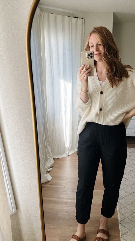 Black Jogger Pants Outfit, Linen Pants Outfit Fall, Linen Pants Outfit Work, Tapered Pants Outfit, Linen Tapered Pants, Linen Pants Outfit Summer, Black Joggers Outfit, Eileen Fisher Style, Pants Outfit Work