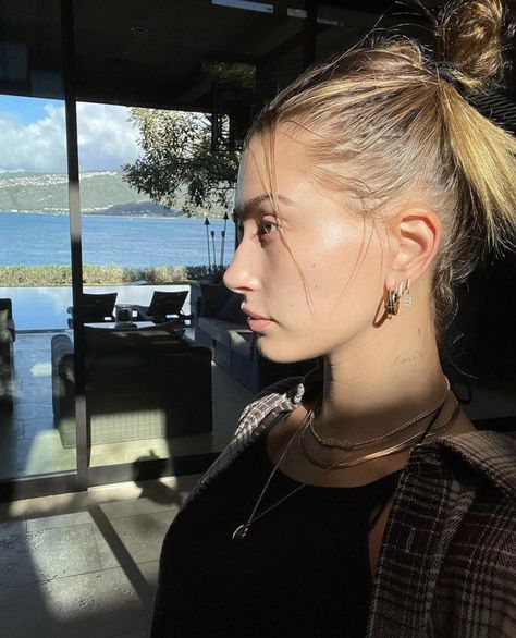 Hailey Bieber Outfits on Twitter: "Stunning queen ✨… " Hayley Bieber, Hailey Rhode Baldwin, Hailey Bieber Outfits, Hailey Bieber Style, Hailey Baldwin Style, Justin Hailey, Casual Outfit Inspiration, Nose Job, Hailey Baldwin