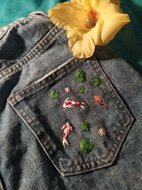 Embroidery Jeans Diy, Unique Cross Stitch, Stile Boho Chic, Thrift Flips, Clothes Embroidery Diy, Denim Embroidery, Diy Vetement, Embroidery On Clothes, Cute Embroidery