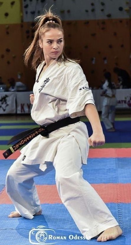 Martial Art Poses Reference, Martial Arts Poses Reference, Martial Art Reference, Taekwondo Poses Reference, Taekwondo Poses, Karate Reference, Judo Poses Reference, Martial Arts Aesthetic Female, Karate Reference Poses