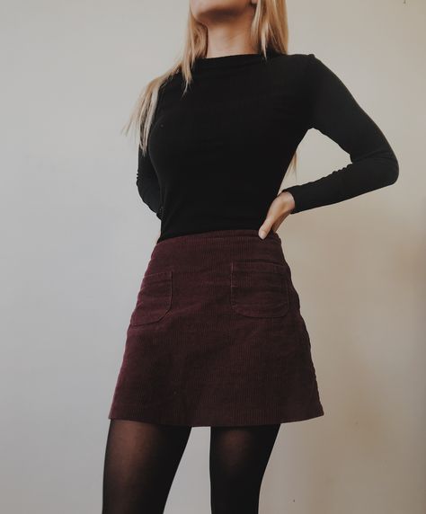 Courdory Skirt Outfits, Black Corduroy Skirt Outfit, Corduroy Mini Skirt Outfit, Brown Corduroy Skirt Outfit, Cord Skirt Outfit, Cordoroy Skirt, Winter Dates, Corduroy Skirt Outfit, Outfit Campus