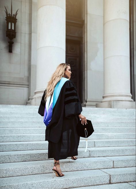 Pharmacy School Graduation, Masters Graduation Pictures, Med School Graduation, Winter Graduation, Graduation Pic, Masters Graduation, College Graduation Pictures Poses, College Graduation Photoshoot, Grad Shoot