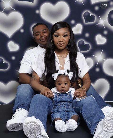 90s Photoshoot Ideas Black Family, 90s Theme Family Photoshoot, Early 2000s Family Photos, Easter Pictures Mom And Son, 2000 Photoshoot Ideas Family, Boy Mom Photo Shoot Ideas Black, Mom Dad Daughter Photoshoot Ideas, Black Family Valentines Day Photoshoot, 90s Baby Photoshoot