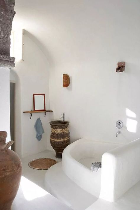 A Straw Bale House Is Eco Friendly And Cost-Effective Greek Inspired Home, Greek Bathroom, Straw Bale House, Mediterranean Living, Spa Bathroom, Design Villa, Greek Pottery, Greek Design, Interior Design Rustic