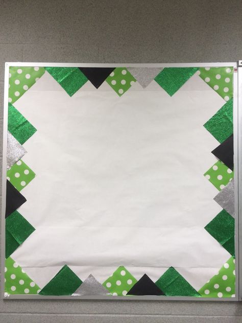 Such a cute way to decorate a bulletin board! Neat alternative to traditional border. March Bulletin Board, Door Bulletin Boards, Work Bulletin Boards, Church Bulletin Boards, Library Bulletin Boards, Border Ideas, Bulletin Board Borders, Info Board, Classroom Board