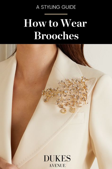 Wear A Brooch, Brooch Dress, Simple Sweaters, Plain Outfits, Gold Brooch, Fall Capsule Wardrobe, Antique Brooches, Crystal Brooch, Silver Brooch