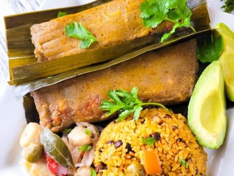 Puerto Rican Pasteles Pastelles Puerto Rican, Achiote Oil Recipe, Pasteles Puerto Rico, Pasteles Puerto Rico Recipe, Puerto Rican Pasteles, Cooking Bananas, Pork Broth, Pumpkin Squash, Mexican Spanish