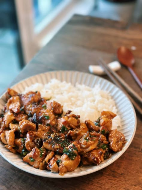 Scallion Chicken (20 Minutes!) - Tiffy Cooks Scallion Chicken, Beef Noodle Stir Fry, Tiffy Cooks, Pepper Beef, Easy Delicious Dinners, Asian Meals, Healthy Asian Recipes, Authentic Asian Recipes, Chicken Tonight