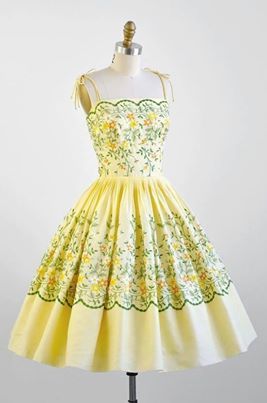 so cute...my sister would look pretty in this!!! Cotton Party Dress, Robes Vintage, Fashion 1950s, 50s Style, Skirt Maxi, Retro Mode, Plus Size Vintage, 50s Dresses, 1950s Dress