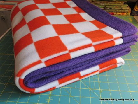 IMG_1875 Fleece Blanket Edging, Fleece Blanket Diy, Fleece Sewing Projects, Fleece Crafts, Fleece Projects, Prayer Blanket, No Sew Fleece Blanket, College Colors, Sewing Fleece