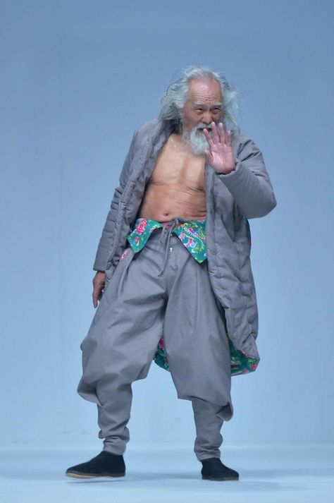 80-Year-Old Grandpa Tries Modeling For The First Time And Totally Slays His Runway Debut | Bored Panda Old Grandpa, Accel World, Age Is Just A Number, Advanced Style, Human Poses Reference, Human Poses, Stay In Shape, Men Model, Aging Gracefully