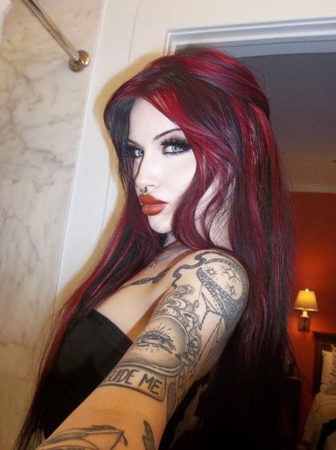 Vampire Hair, 2000s Hair, Strawberry Blonde Hair Color, Red Hair Inspo, Gothic Hairstyles, Goth Hair, Halo Hair, Punk Hair, Winter Hair Color