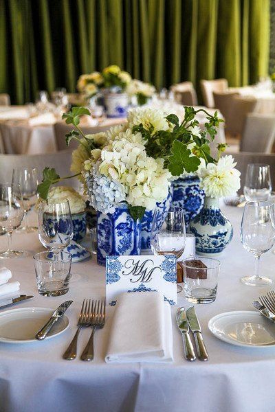 Blue Willow Wedding, Chinoiserie Wedding, Blue White Weddings, Blue White Decor, Boda Mexicana, White And Blue Flowers, Unique Wedding Flowers, Wedding Floral Centerpieces, Flowers Arrangements