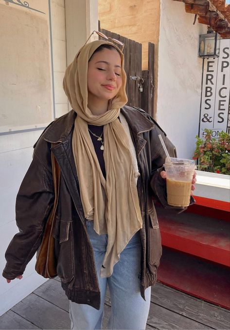 Midsize Hijab Outfit, Hijabi Winter Outfits Casual, Cool Hijab Outfit, Keffiyeh Outfit, Hijabi Winter Fits, Fall Hijabi Outfits, Fall Hijab Outfits, Winter Hijab Outfits, Outfit Ideas Midsize