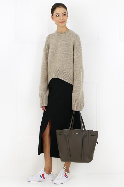 Celine Cabas Phantom Tote, Celine Cabas Tote, Celine Cabas, Handbags Australia, Simple Work Outfits, Celine Tote, Tote Outfit, Designer Bags, Parisian Style