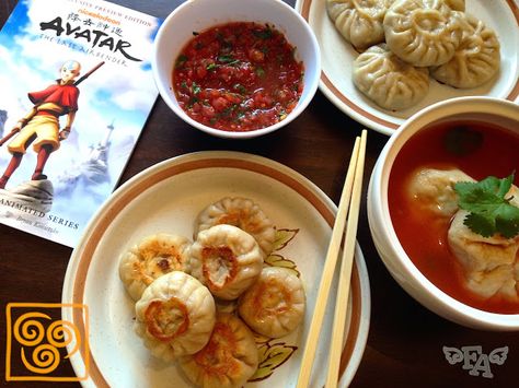 Food Adventures (in fiction!): Vegetarian Momo (Dumplings) for "Avatar: The Last Airbender" Momo Dumplings, Fruit Cupcakes, Geek Food, Drink Recipe Book, Tv Food, God Mat, Deilig Mat, Snacks Für Party, Inspired Recipes