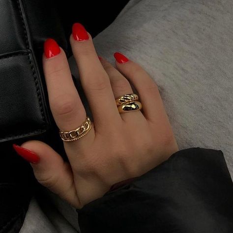 EVRY JEWELS™️ on Instagram: “Ring stack goals 🖤✨” B Necklace, Twisted Band Ring, Fall Rings, Jewels Rings, Twisted Band, Sell Gold, Belly Rings, Ring Size Guide, Jewelry Inspo