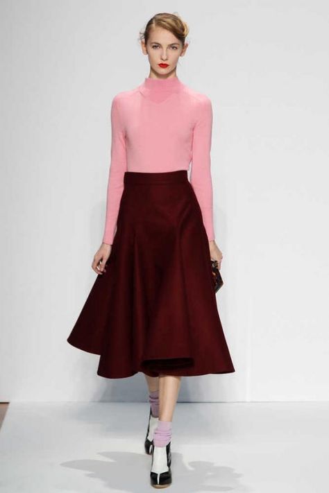 Raspberry wool gored skirt Gored Skirt Outfit, Wool Skirt Outfit, Linen Wardrobe, Long Circle Skirt, Socks Bow, Gore Skirt, Skirt Ideas, Gored Skirt, Fashion Elements