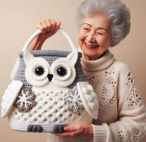 Owl Bags, Hello Kitty Videos, Crochet Goodies, Crochet Handbags Patterns, Les Couples, Crochet Bunny, Felt Bag, Crochet Purses, Animal Dolls