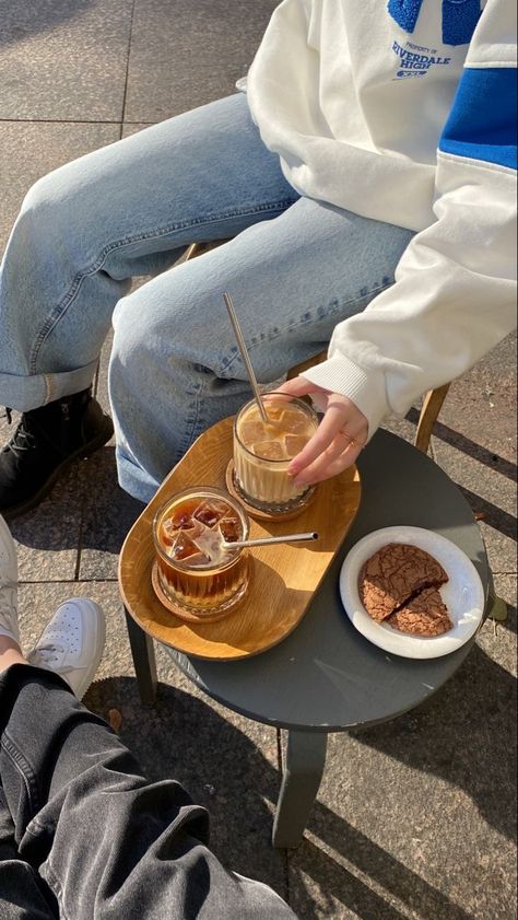 Coffee Shop Aesthetic, Coffee Obsession, Aesthetic Coffee, Coffee Date, Cafe Food, Coffee Addict, Coffee Break, Coffee Time, Aesthetic Food