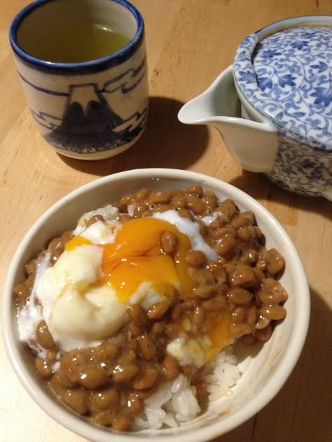 "Natto". Japanese healthy and high nutritive  components food. Made from soy beans. yam! Nato Japanese Food, Natto Recipe, Cooking Mama, Soy Beans, Health Dinner, Favourite Food, Health Dinner Recipes, Food Inspo, East Asian